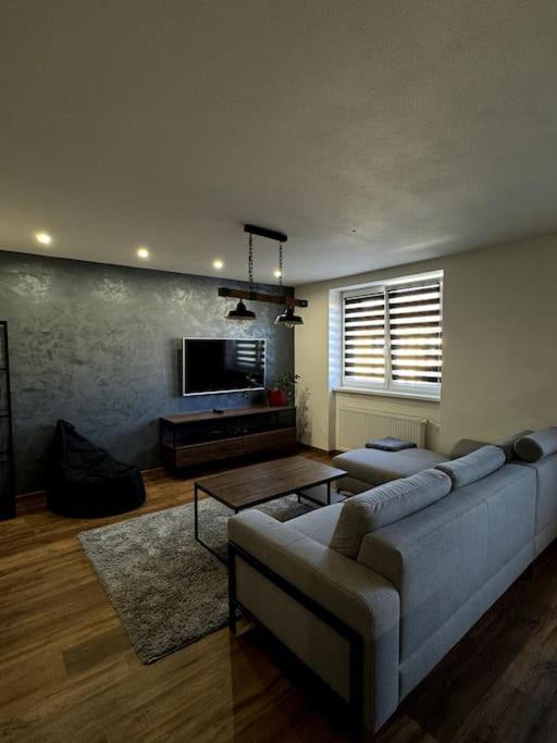 Modern In Centre Apartment *