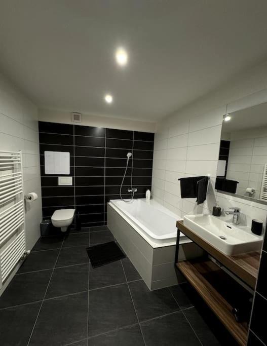 Modern In Centre Apartment